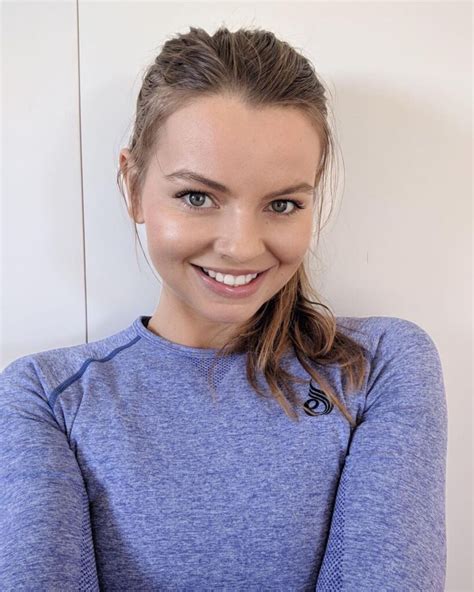 Download Celebrity Mila Kunis HD Wallpaper