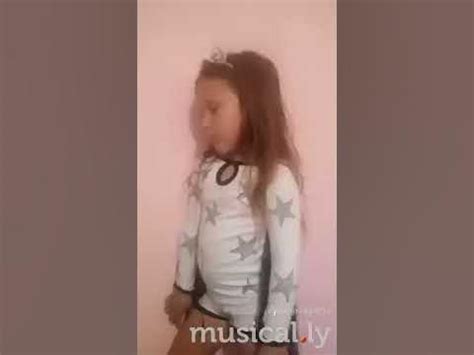 mini anitta dance video
