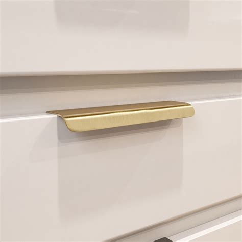 minimal cabinet pulls