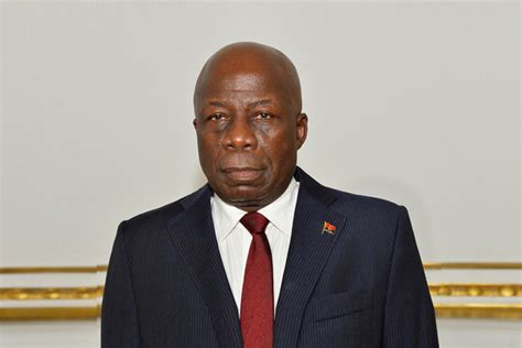 ministro da defesa de angola