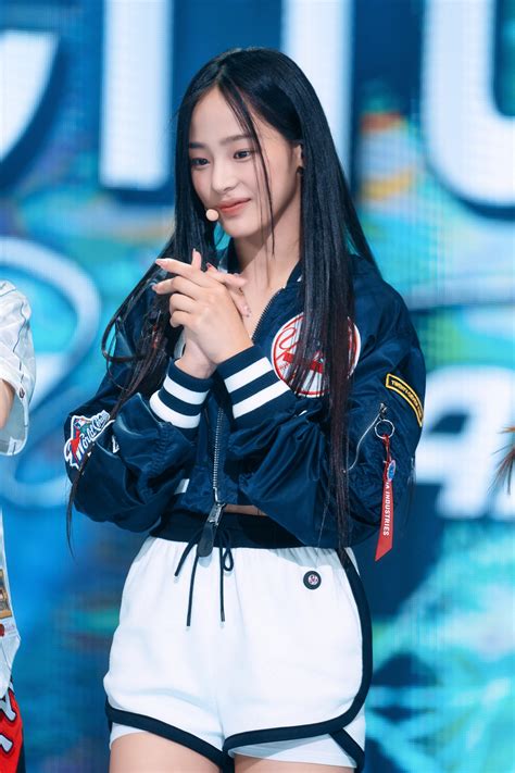 minji new jeans attention outfit