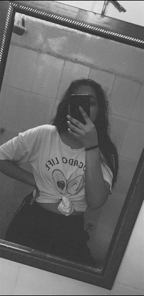 100+ Iphone Mirror Selfie Instagram Hidden Face Pose Collection