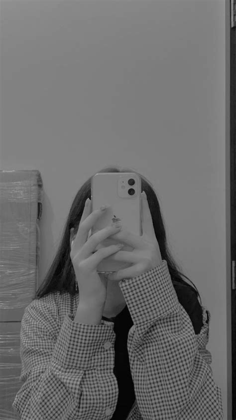 Hidden face Mirror Selfie.. Stylish girls photos, Stylish girl pic