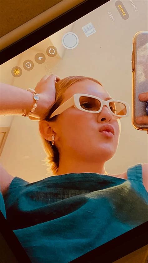 Mirror Selfie Using Ipad