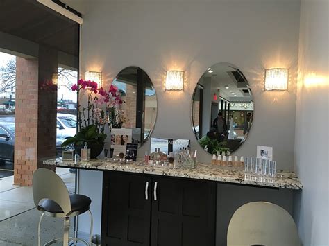 mirrors salon and boutique