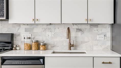 Mistakes Everyone Makes When Putting In A Kitchen Backsplash