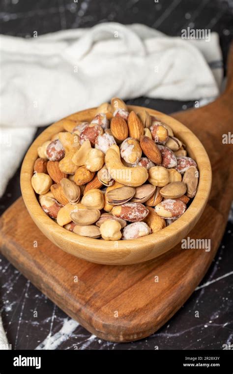 Mixed Nuts With Pistachios