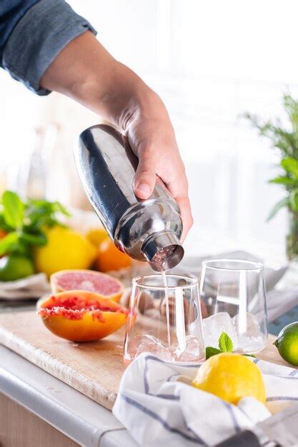 mixologist teaching cocktail
