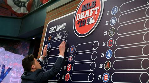 mlb draft day 3 time