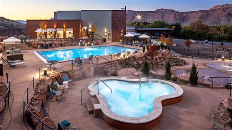 moab ut hotels with pool