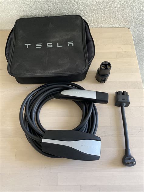 Mobile Connector Adapter Tesla