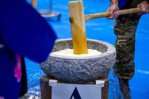 mochi pounding ceremony