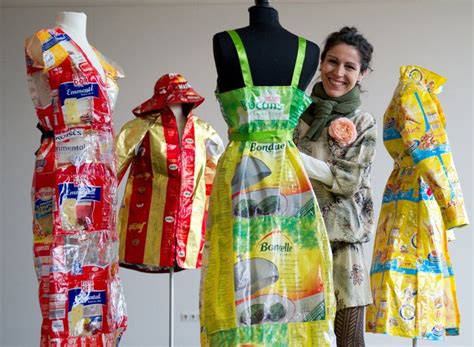 mode schau aus recyclingmaterial