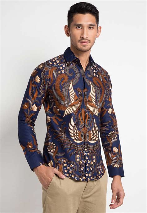 56 Model Baju Batik Pria Kekinian Terbaru - Muda.co.id