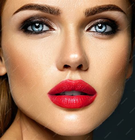 Model Makeup Red Lips