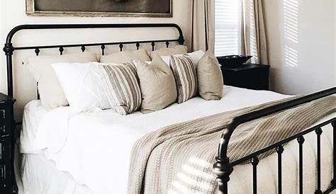 44 Beautiful Modern Farmhouse Master Bedroom Decoration Ideas - PIMPHOMEE