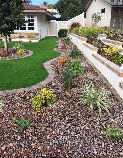 Drought tolerant contemporary front yard in Win… Drought tolerant