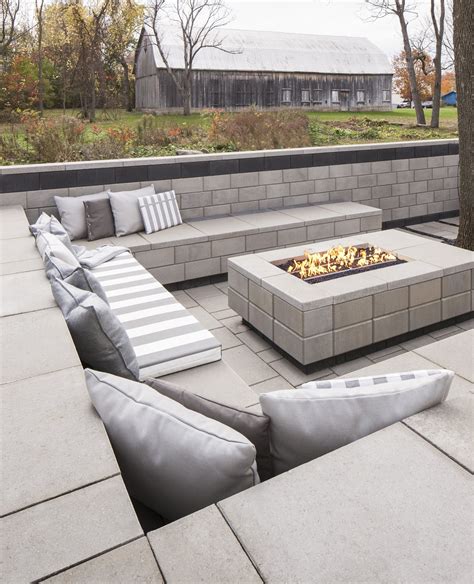 Modern Backyard Fire Pit Ideas