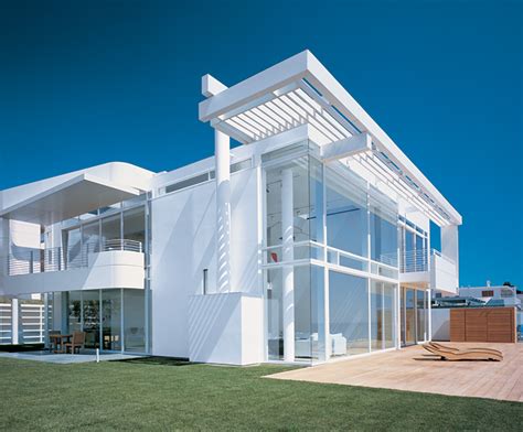 Modern Beach House With White Exterior Paint by Richard Meier DigsDigs
