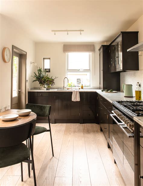 Modern Kitchen Without Island