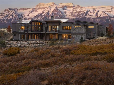 Breathtaking mountain modern home deep in the Montana forest