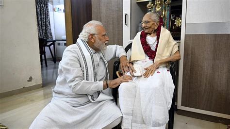 modi mother age today