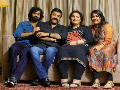 mohanlal latest photos with family