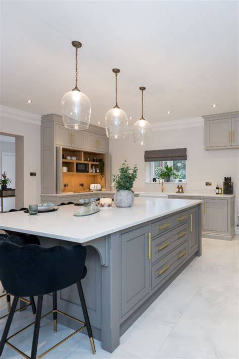 Neptune Chichester Kitchen painted in Farrow and Ball Moles Breath