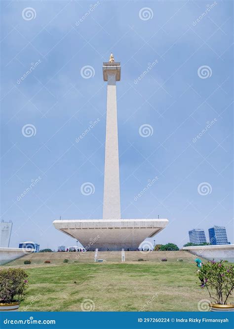 Monas
