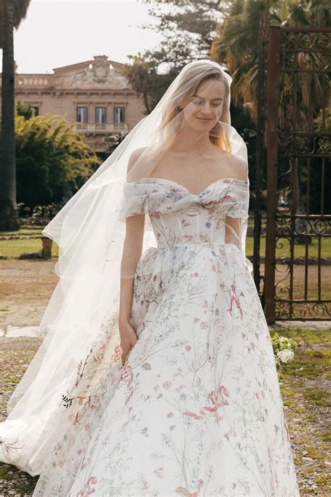 Monique Lhuillier Floral Wedding Dress: A Dreamy Choice For Your Big ...