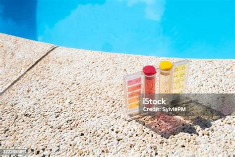 monitoring chlorine levels in pool