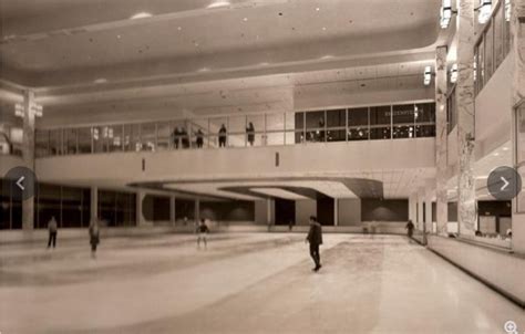 monroeville mall ice skating rink