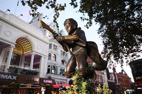 monument to leicester square