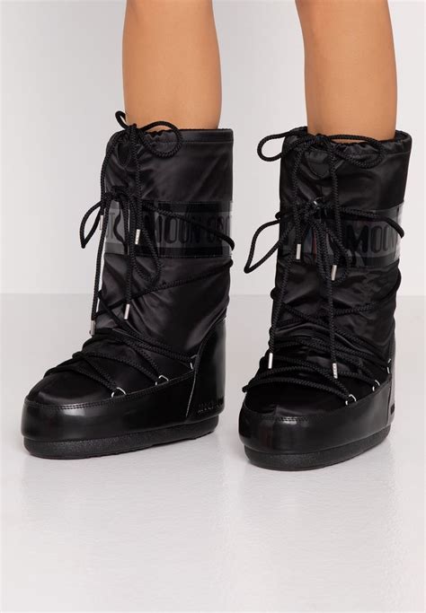 moon boots all black