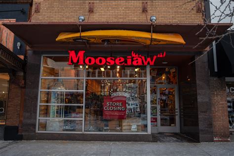 moosejaw store hours