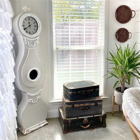 Mora Clock Decor Steals