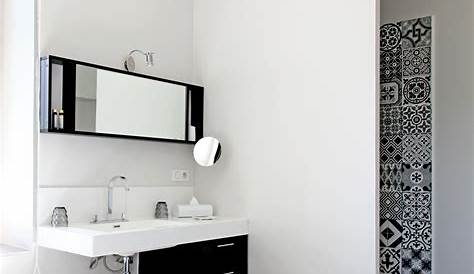 Idée décoration Salle de bain carrelage noir et blanc