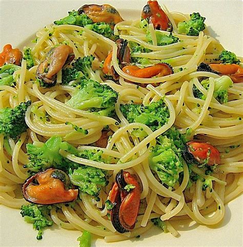 mosselen met pasta en groenten