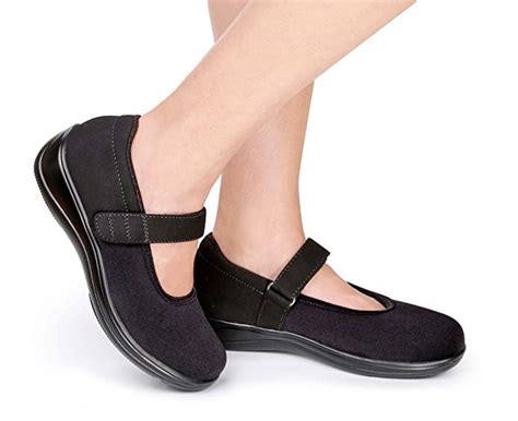 most comfortable shoes for women with bunions