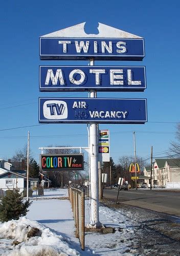 motels in strasburg ohio