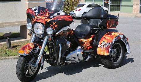 Motorcycle Street Glide With Harley Davidson Vinyl Graphic in Rock