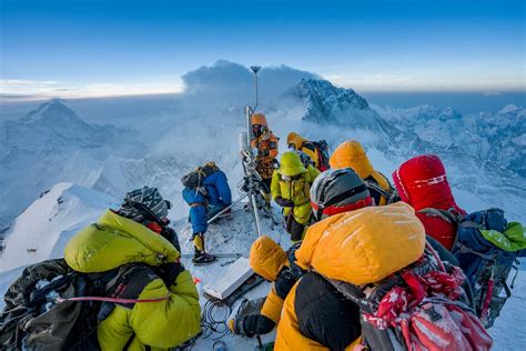 mount everest summit weather