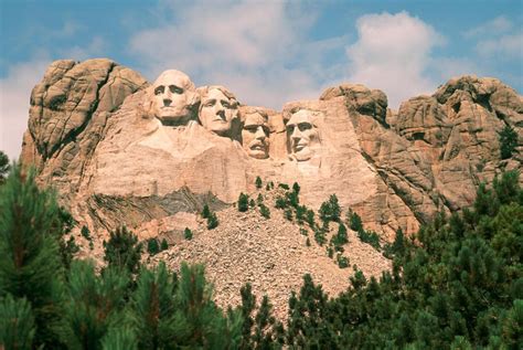 Discover the Grandeur of Mount Rushmore: Unveil Your Tour Guide Here