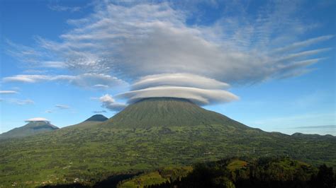 mountain in rwanda and volcanoes