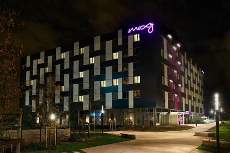 moxy hotel paris airport