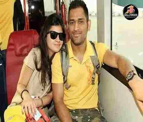 ms dhoni real girlfriend accident