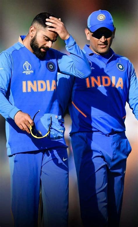 ms dhoni with virat kohli