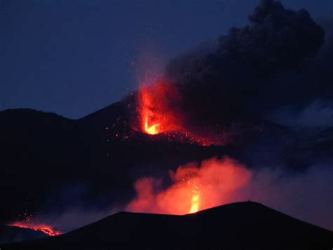 mt etna erupts today