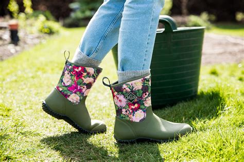 muck boots for gardening
