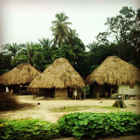mud houses with thatched roofs keep cool in summer